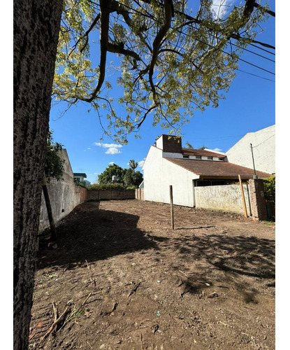 Excelente Lote De 250 M2 Sobre Avenida Sarmiento Entre España E Italia, En Castelar.
