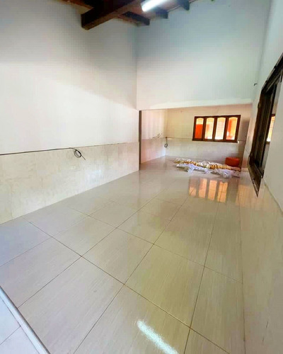 Casa En El Barrio Kaavy Rory, Zona Uni: 5 Habitaciones Y 2 Años