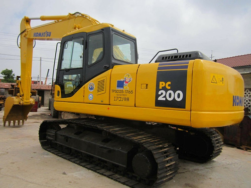 Komatsu  Escadeira Pc 200      Com Divida