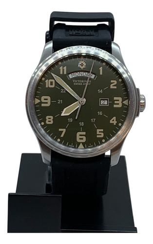 Reloj Victorinox Infantry Clásico Dial Verde Coleccionable Correa Negro Bisel Plateado