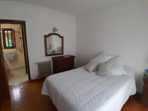 Chalet En Venta. Barrio Santa Monica