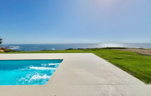 Sólida Casa En Venta Con Preciosas Vistas Al Mar, Zapallar