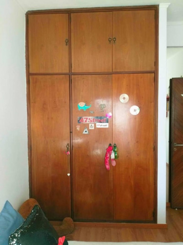 En Venta Hermosa Casa 4 Ambientes Con Cochera 2 Autos, Fondo Libre Y Quincho En Wilde Centro.