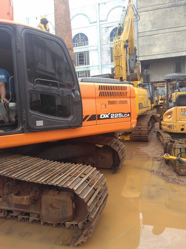 Escavadeira Doosan Dx225lca 2010 21,5t. 14700 Hs Repasse