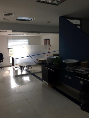 Imagen 7 de 11 de Oficina Comercial Naguanagua C.c. Cristal Za