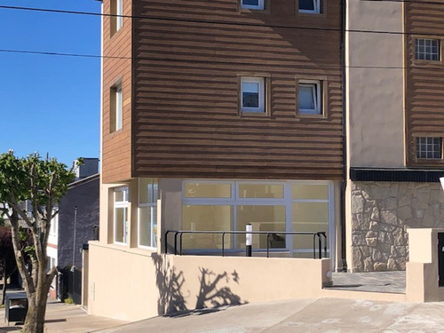 Imagen 1 de 10 de Bariloche Local Centrico A Estrenar Oportunidad