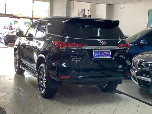Imagem 2 de 12 de Toyota Hilux Sw4 2.8 Srx 4x4 7 Lugares 16v Turbo