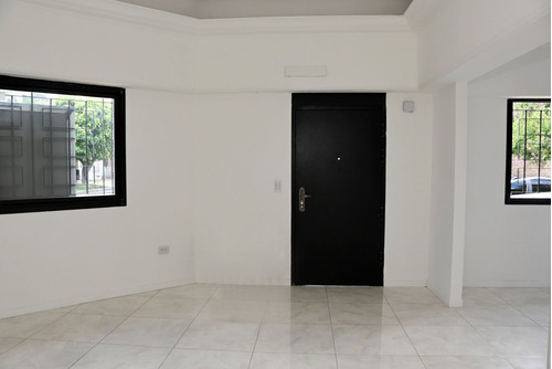 Casa 3 Amb Reciclada Con Terraza Y Quincho-permuta