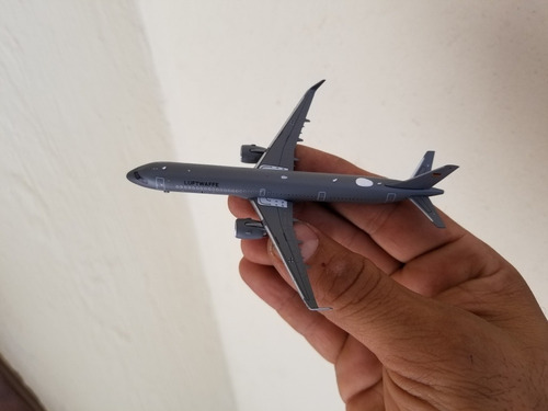 Avion Airbus A321neo De Luftwaffe 15+10 En La Escala 1:400