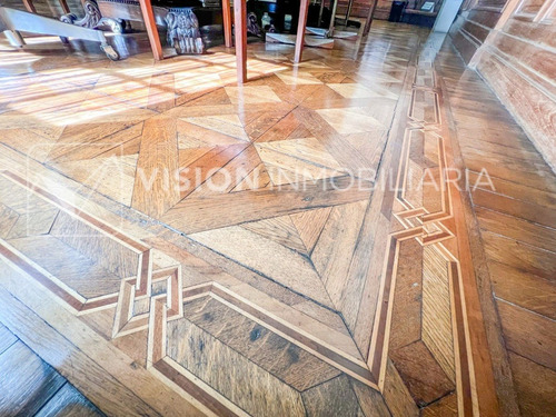 Imagen 12 de 14 de Casona Casa Mansión Amueblada De 811 M2 Con 690 M2 Interiores Para Sede De Empresa Cowork Hotel Ciudad Vieja Montevideo. Planta Principal De 212 M2 Totalmente Reciclada Y Actualmente En Uso. Reciclaje
