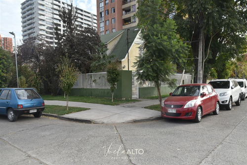 Casa En Venta De 14 Dorm. En Macul/hogar Adulto Mayor