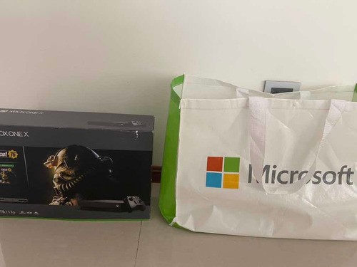 Xbox One X 1 Tb + 1 Joystick + 2 Juegos De Regalo