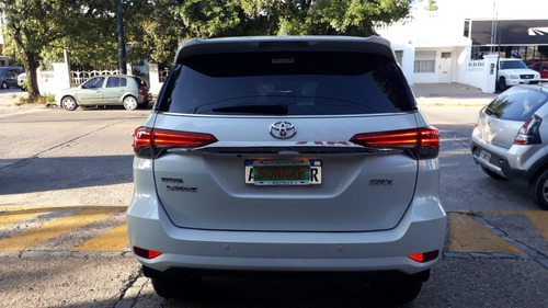 Imagen 10 de 11 de Toyota Sw4 2.8 Srx C/autom 4x4 7 Plazas 2017