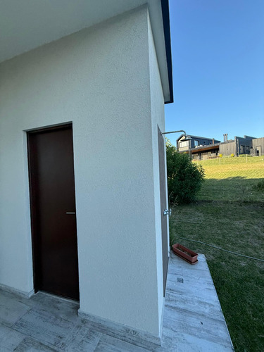 Casa 4 Amb Con Piscina. Barrio Privado