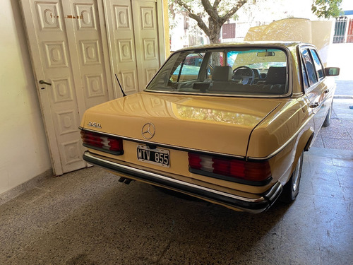 Imagen 2 de 15 de Mercedes Benz 250 W123 1981