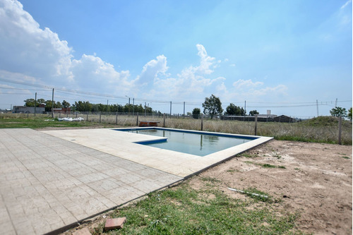Imagen 14 de 25 de Quincho Con Piscina En Venta, Las Calandrias