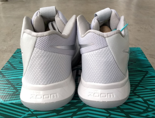 Kp3 Botas Caballeros Nike Kyrie Irving 3 Gris Plata