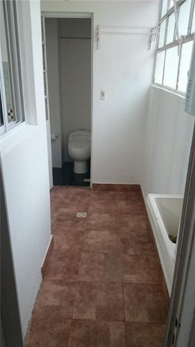 Imagen 11 de 19 de Depto. 2 Amb. Y Medio. 2 Baños. Remodelado A Nuevo. Buena Ubicación.