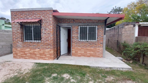 Casa A Estrenar De Mamposteria Tradicional, Independiente, Muy Buenas Áreas Externas De Frente Y Fondo.