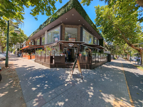 Versatil Propiedad Comercial, Nueva, 3 Pisos Con Ascensor