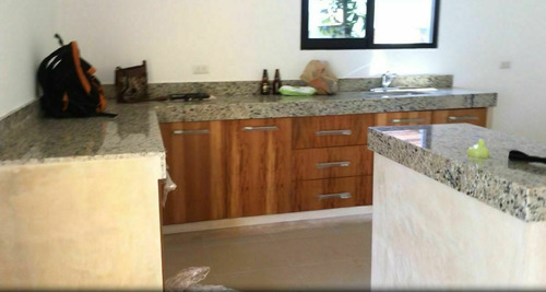 Venta De Cómoda Casa De Un Piso En Baspul