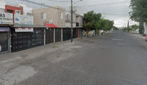 Casa En Venta, Recuperación Bancaria, Col. Mision Del Carrilo, Santiago De Queretaro , Queretaro. Laab2