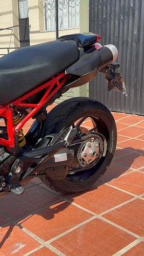Hypermotard 796, Titular Vende Por Viaje