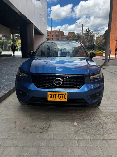 Volvo XC40 2.0 T4 R-Design