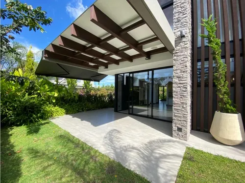 Hermosa Casa Para La Venta En Llanogrande