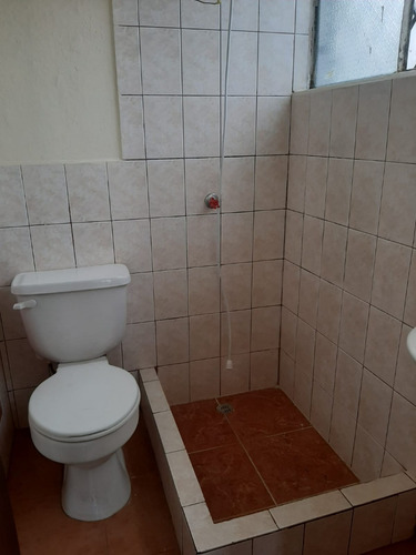 Imagen 6 de 7 de Dormitorio Para Una Persona, Baño Y Ducha, Amoblado, Norte, Servicios Básicos Incluidos.