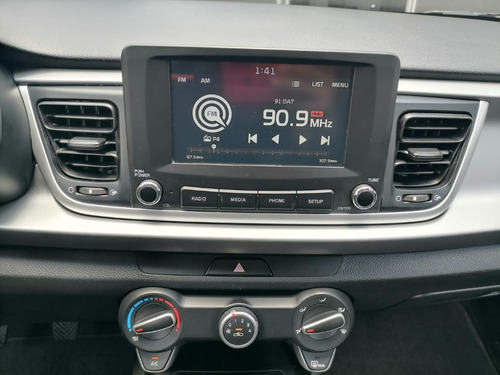 Imagen 4 de 13 de Kia Rio Hb Lx 4490