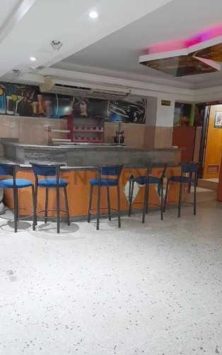 Venta De Fondo De Comercio + Mobiliario, En Los Teques