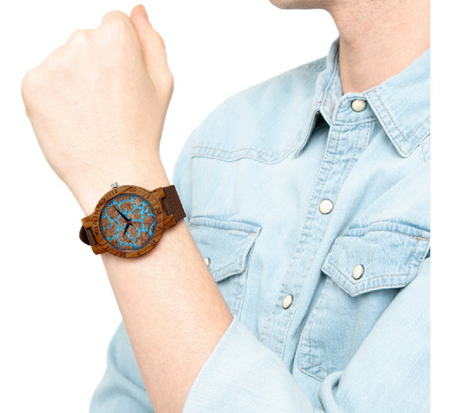 Imagen 4 de 10 de Reloj Para Hombre Madera Y Corcho Con Bisel Grabado