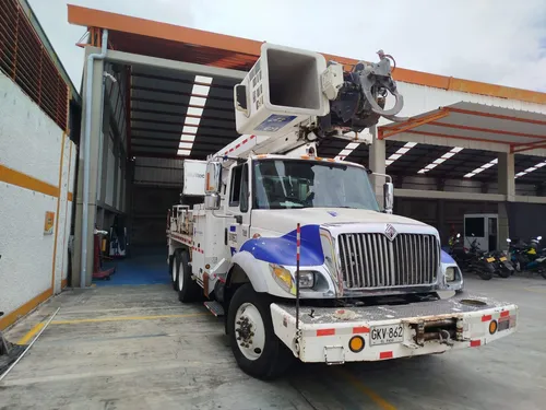 Grúa Digger Derrick, Con Brazo Telescópico, Winche, Taladro