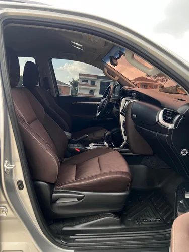 Toyota Fortuner SW4 XROAD 4x4 2.8l