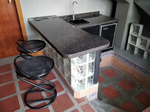 Mh Casa En Venta Ubicada Guaparo Piscina Calle Cerrada Con Vigilancia 670mts2