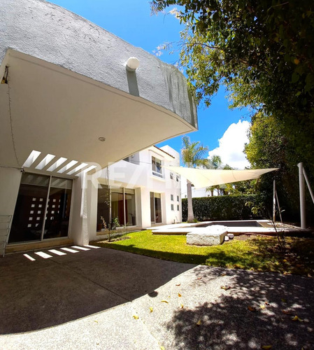 Venta En El Campanario Residencial Y Golf: Seguridad, Lujo Y Comodidad