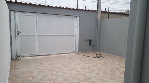 Casa Nova Com Piscina Próximo A Mercados, Escolas, Transportes...