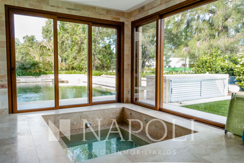 Propiedad En Venta Con Detalles De Categoría, Saint Thomas