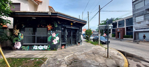 Local En Castelar Sobre Av. Arias (esquina)