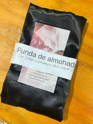 Fundas De Saten Con Solapa X 2 Unid Y 2 Scrunchie De Regalo Negro