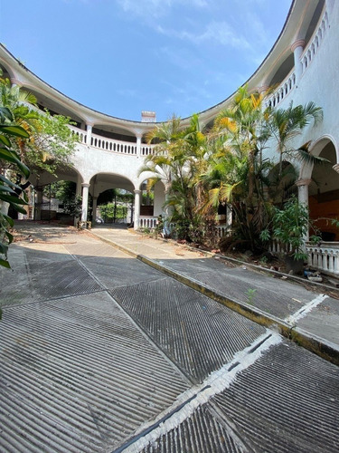 Terreno O Local Comercial En Av. Emiliano Zapata, Cuernavaca, Morelos