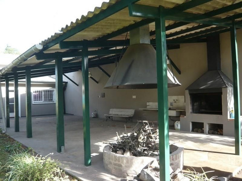 Propiedad Con Amplio Parque En Monte Grande