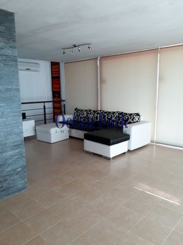 Imagen 4 de 22 de A Pasos Del Mar. Amplia, Piscina - Loto De Cristal