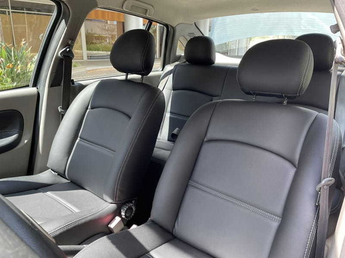 Imagem 15 de 15 de Renault Symbol Sedan Privilege 1.6 16v 4p 2010