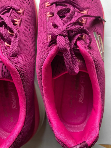 Imagen 6 de 6 de Zapatillas Skechers Arch Fit Negra 7,5 D Lux Walker Fucsia