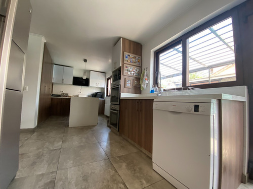 Gran Casa Nororiente Luminosa En Condominio, Carlos Ossandon