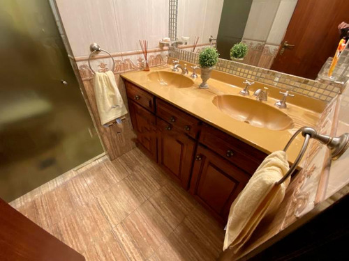 Casa En Venta - 4 Dormitorios 4 Baños - 287mts2 - La Plata