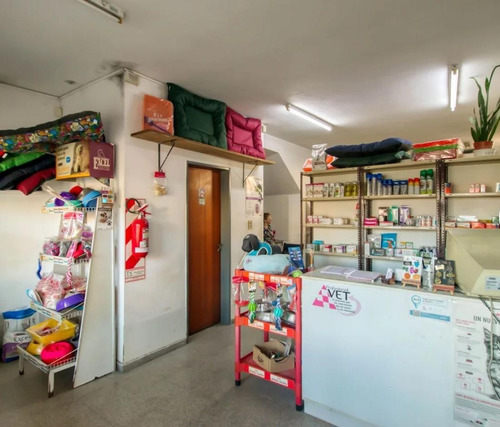 Departamento En Planta Alta De 2 Dormitorios Con Local Pb Y Terreno