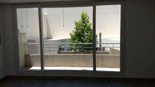 Imagen 1 de 10 de ( Ya Está Alquilado). Excelente Monoambiente Con Balcon